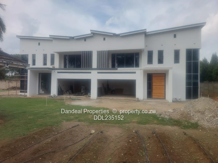 Modern White Double-Storey 4BR Garden Flat in Mount Pleasant