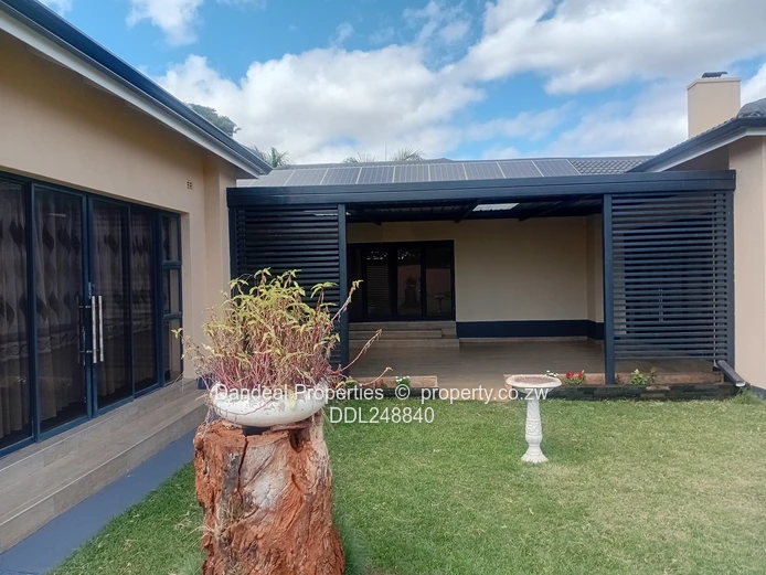 Modern 4-Bed Gletwin Park Home with Borehole