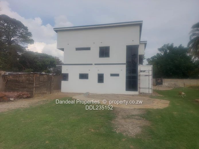 Modern White Double-Storey 4BR Garden Flat in Mount Pleasant