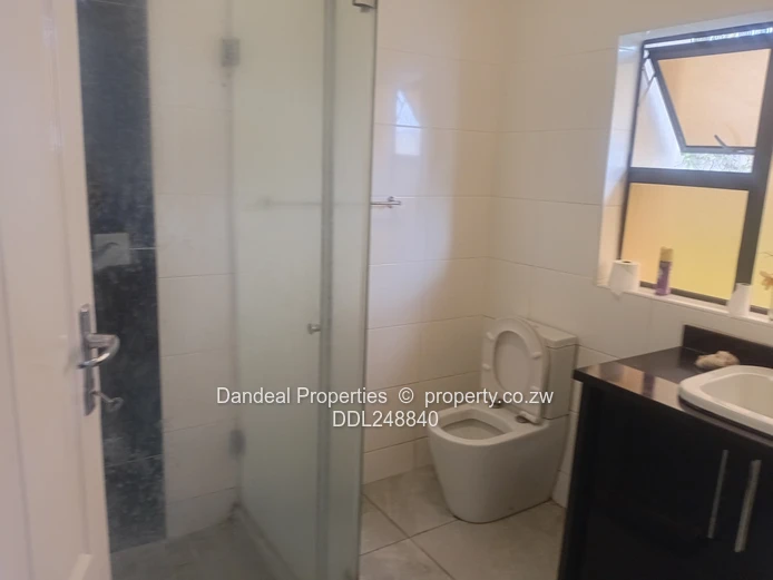 Modern 4-Bed Gletwin Park Home with Borehole