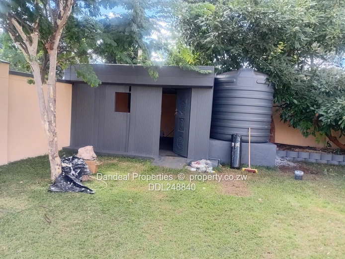 Modern 4-Bed Gletwin Park Home with Borehole
