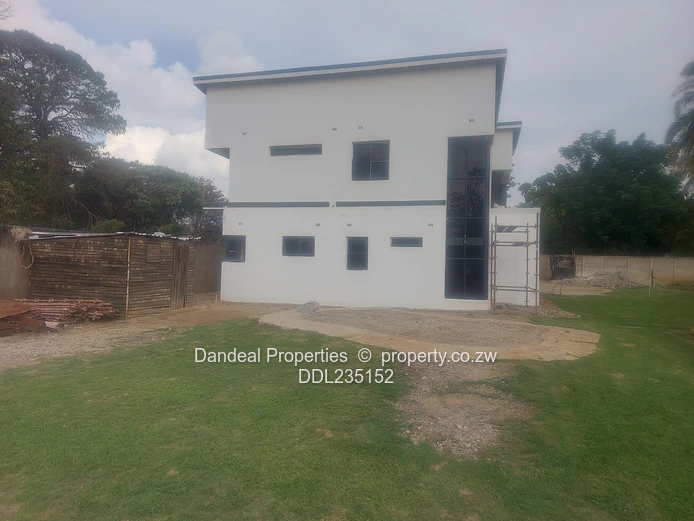 Modern White Double-Storey 4BR Garden Flat in Mount Pleasant
