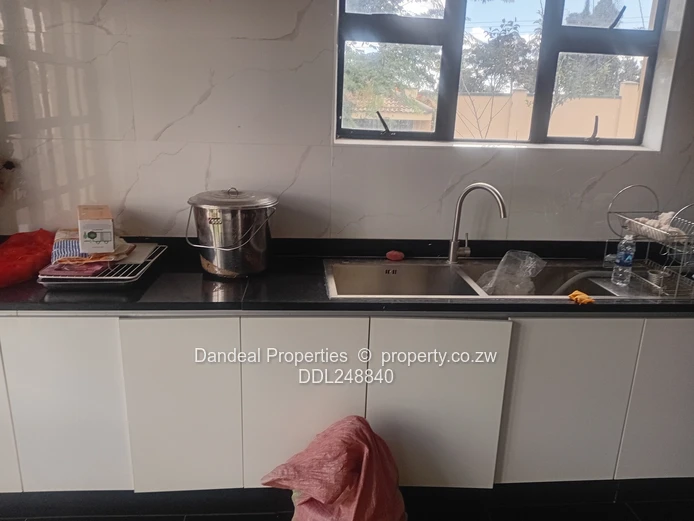 Modern 4-Bed Gletwin Park Home with Borehole