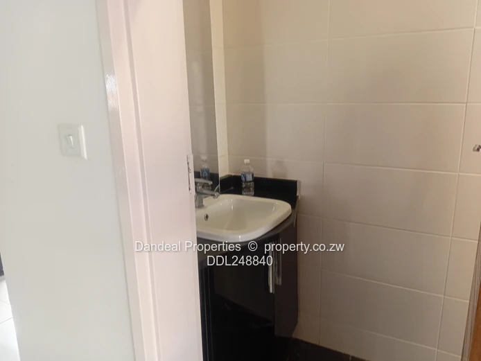 Modern 4-Bed Gletwin Park Home with Borehole