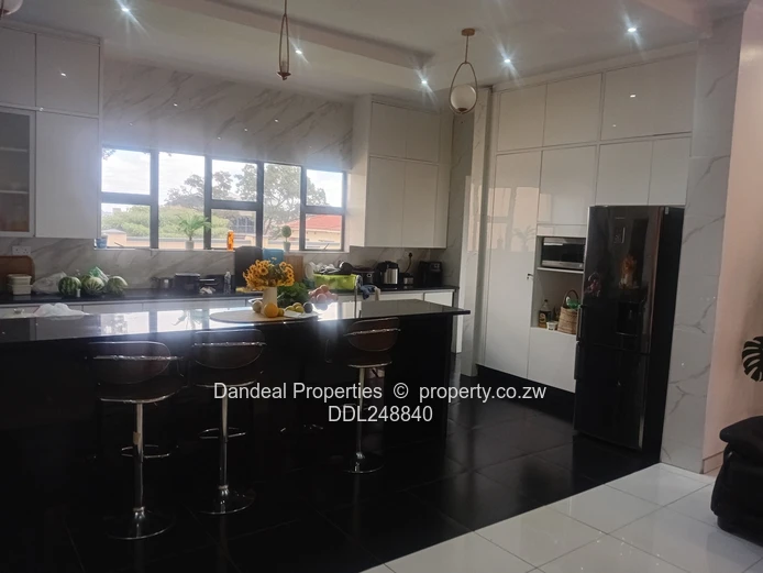 Modern 4-Bed Gletwin Park Home with Borehole