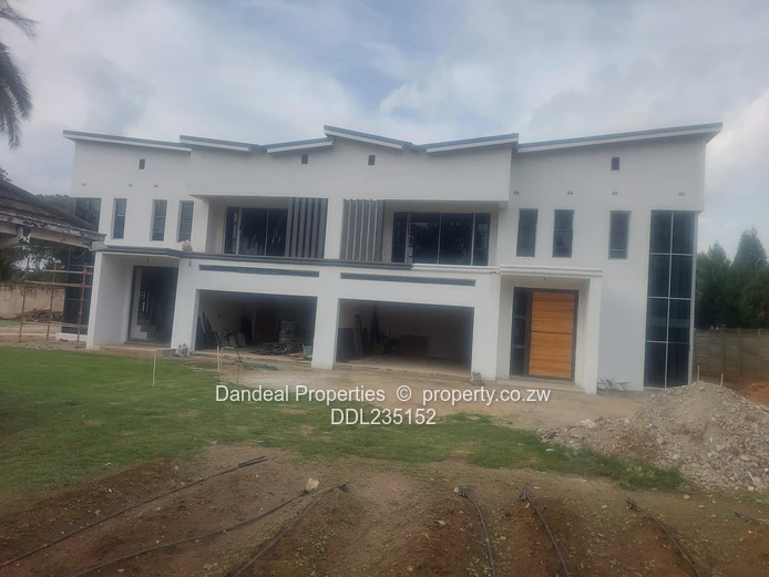 Modern White Double-Storey 4BR Garden Flat in Mount Pleasant