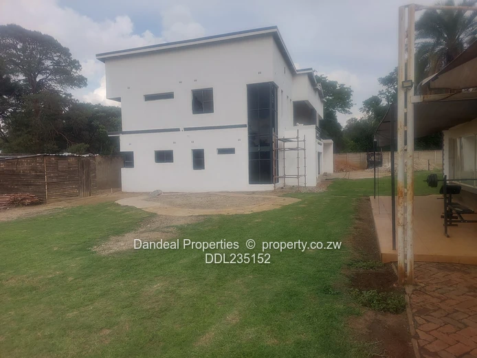 Modern White Double-Storey 4BR Garden Flat in Mount Pleasant