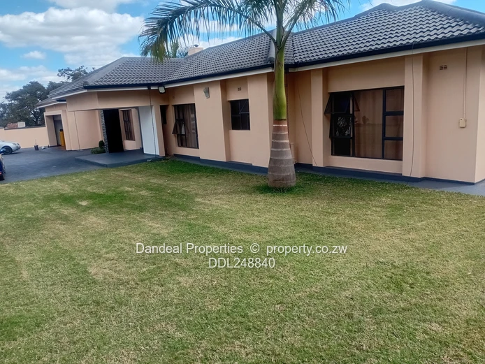 Modern 4-Bed Gletwin Park Home with Borehole